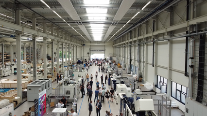 精彩回顧 | 探秘科技前沿，海天德國(guó)工廠開放日汽車配件之旅