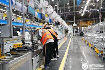 智慧驅(qū)動(dòng)，柔性升級(jí) 斯坦德機(jī)器人助力東風(fēng)李爾打造汽車配件智能標(biāo)桿工廠